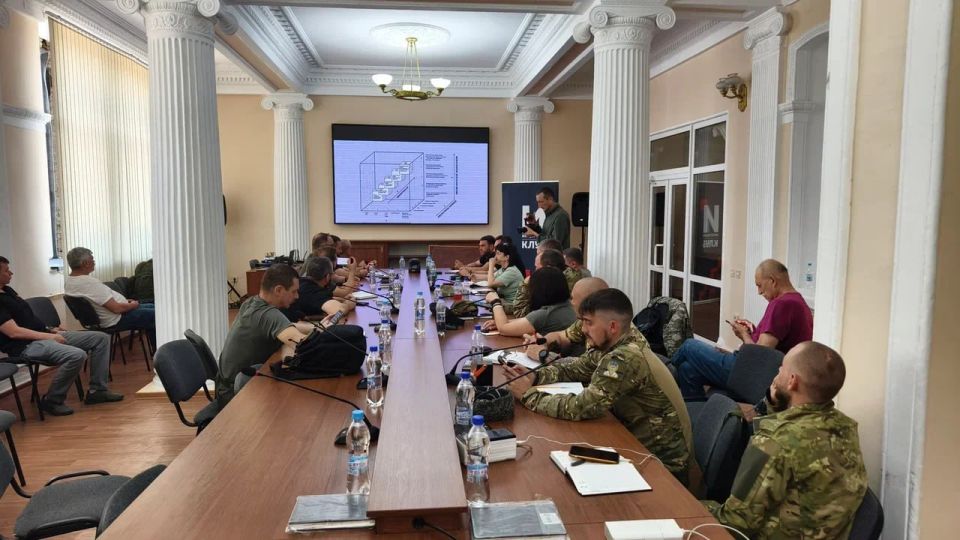 Неизвестная война: в Луганской государственной академии культуры и искусств им. Михаила Матусовского прошел трехдневный семинар «Военная кинодокументалистика» Неизвестная война: в Луганской государственной академии культуры и искусств им. Михаила Матусовского прошел трехдневный семинар «Военная кинодокументалистика»