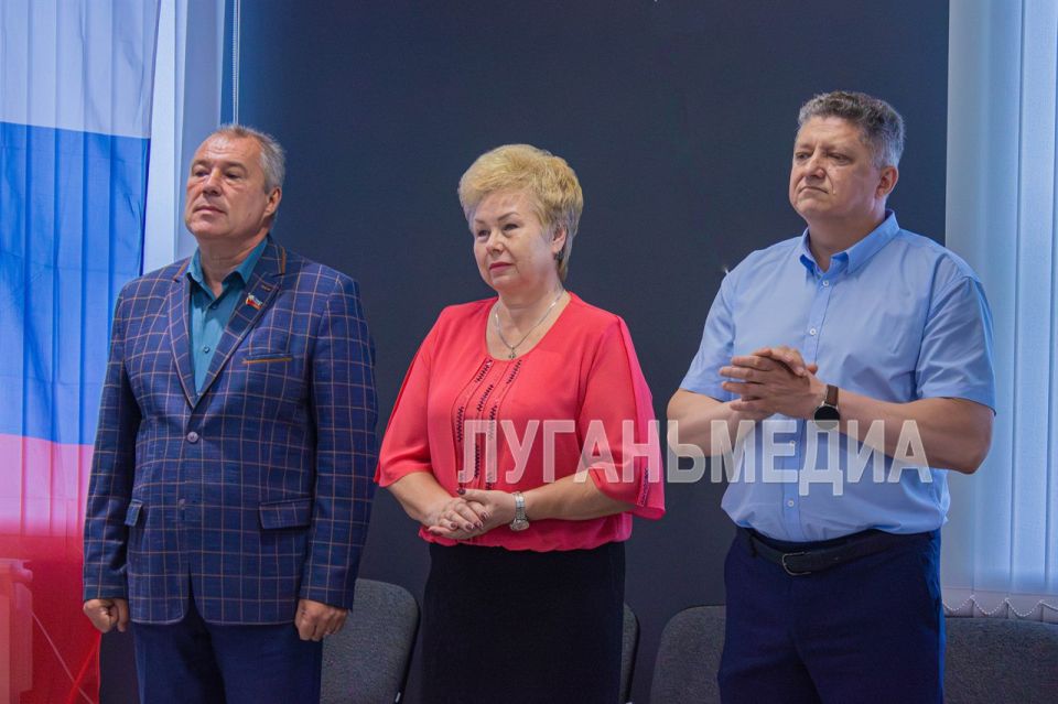 В Луганске открылась выставка «Герои и подвиги: мои земляки – Герои России» В Луганске открылась выставка «Герои и подвиги: мои земляки – Герои России»