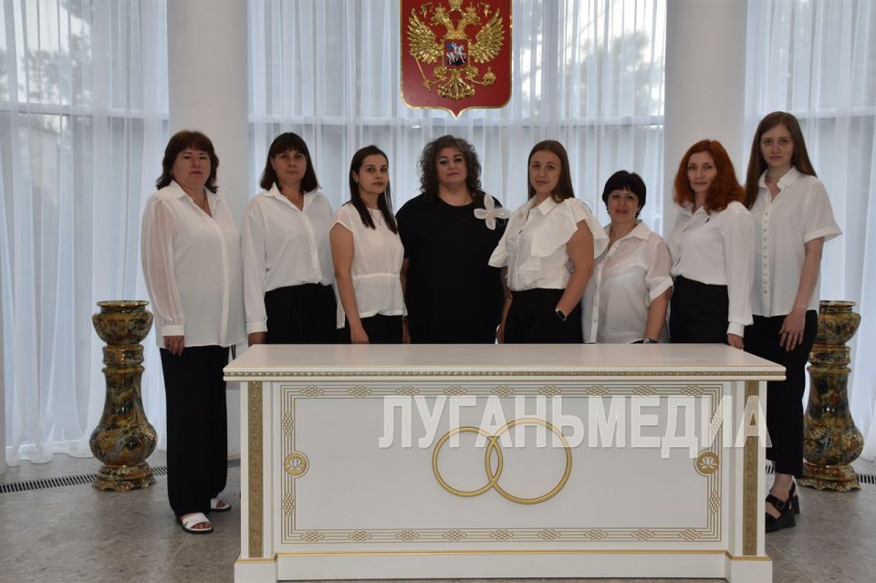 В Антраците открылся Дворец торжественных событий В Антраците открылся Дворец торжественных событий