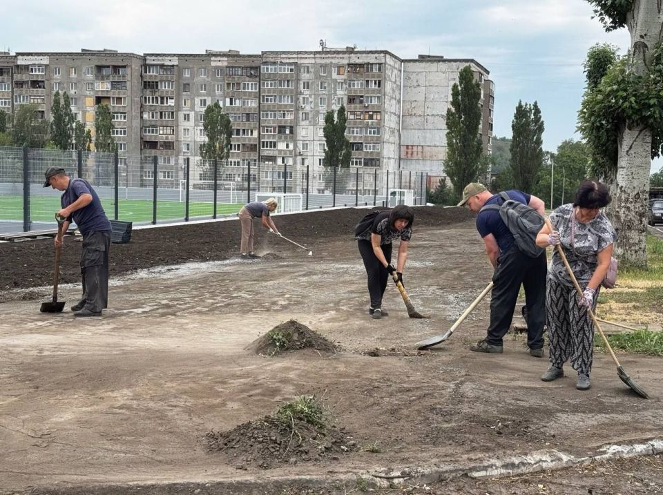 Сергей Колягин: Переменчивая погода не помешала коммунальщикам города Первомайска активно начать первый день короткой рабочей недели с благоустройства общественных пространств и дорожной инфраструктуры Сергей Колягин: Переменчивая погода не помешала коммунальщикам города Первомайска активно начать первый день короткой рабочей недели с благоустройства общественных пространств и дорожной инфраструктуры