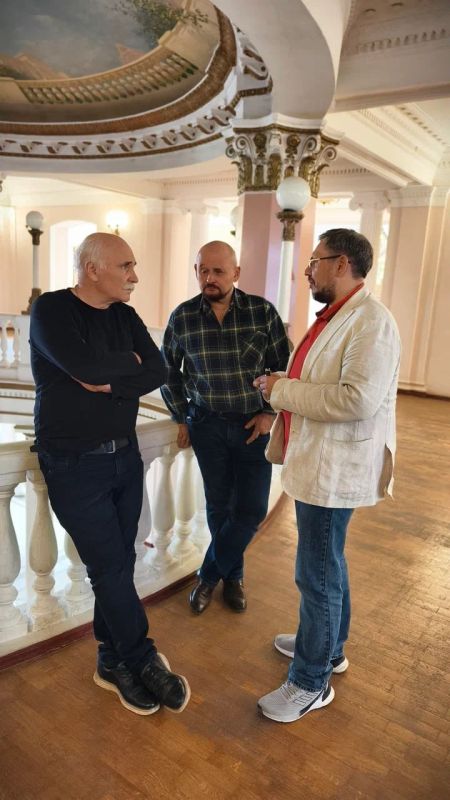 Неизвестная война: в Луганской государственной академии культуры и искусств им. Михаила Матусовского прошел трехдневный семинар «Военная кинодокументалистика» Неизвестная война: в Луганской государственной академии культуры и искусств им. Михаила Матусовского прошел трехдневный семинар «Военная кинодокументалистика»