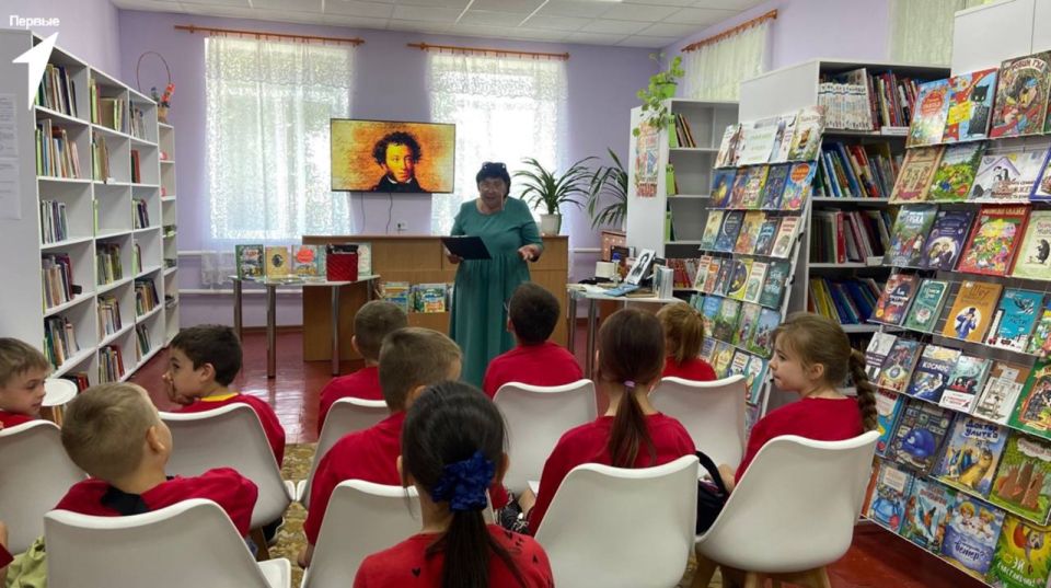 Солнце русской поэзии!. Активисты Движения приняли участие в литературном мероприятии «Там, на неведомых дорожках…», посвящённом Дню памяти великого русского поэта Александра Сергеевича Пушкина Солнце русской поэзии!. Активисты Движения приняли участие в литературном мероприятии «Там, на неведомых дорожках…», посвящённом Дню памяти великого русского поэта Александра Сергеевича Пушкина