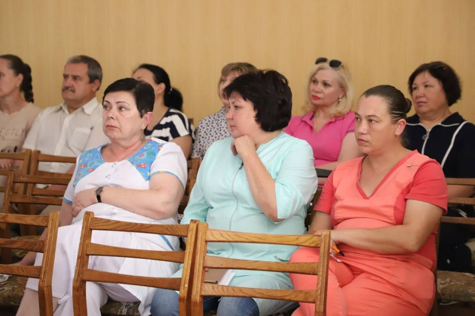 На встрече с сотрудниками луганской больницы представитель УБК МВД по Луганской Народной Республике рассказал о кибербезопасности На встрече с сотрудниками луганской больницы представитель УБК МВД по Луганской Народной Республике рассказал о кибербезопасности
