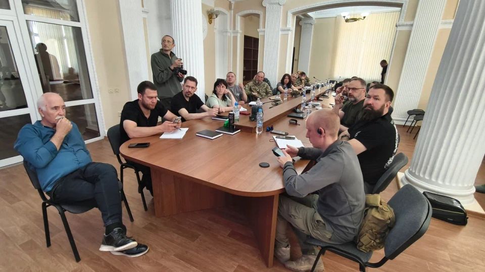 Неизвестная война: в Луганской государственной академии культуры и искусств им. Михаила Матусовского прошел трехдневный семинар «Военная кинодокументалистика» Неизвестная война: в Луганской государственной академии культуры и искусств им. Михаила Матусовского прошел трехдневный семинар «Военная кинодокументалистика»
