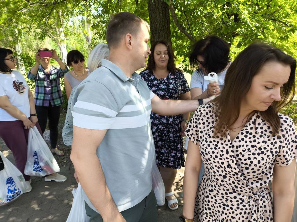Евгений Шаталин: Принял участие в поздравлении сотрудников филиала № 12 "Республиканского центра социальной защиты населения" в Рубежном и Кременной Евгений Шаталин: Принял участие в поздравлении сотрудников филиала № 12 "Республиканского центра социальной защиты населения" в Рубежном и Кременной