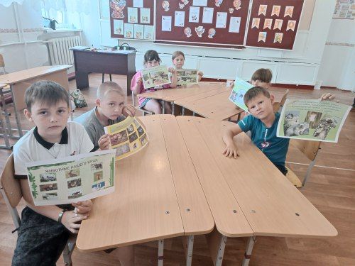 Сегодня для воспитанников летней тематической площадки Михайловской школы им. А. И. Малена педагог Ровеньковского детского экологического центра провела познавательный час «Животный мир родного края» Сегодня для воспитанников летней тематической площадки Михайловской школы им. А. И. Малена педагог Ровеньковского детского экологического центра провела познавательный час «Животный мир родного края»