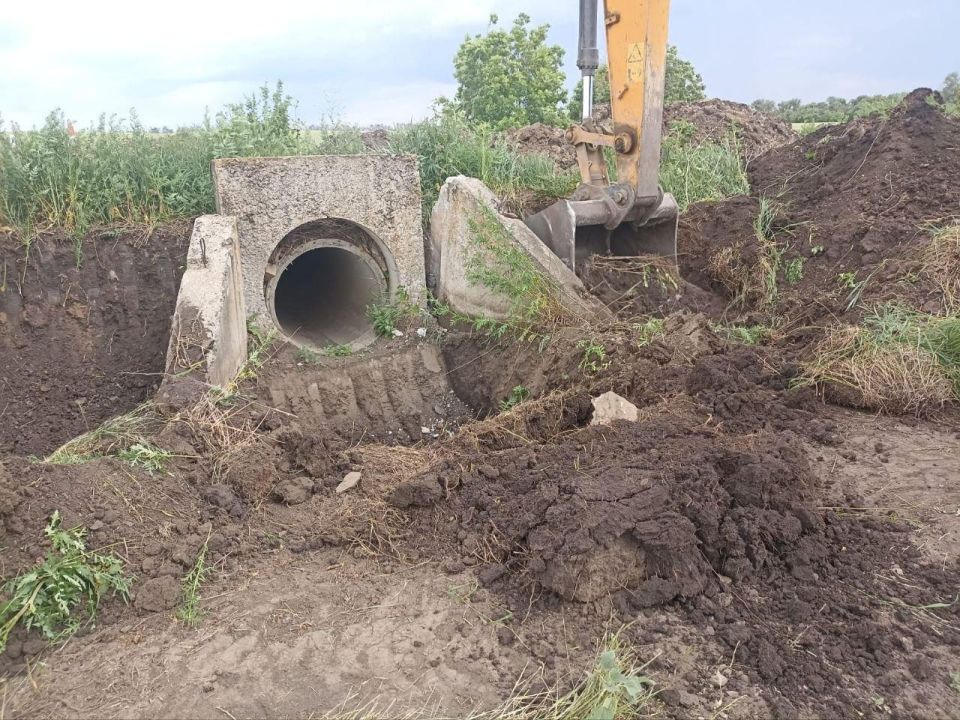 Для моста через реку Бишконь в Беловодском МО смонтировали ограждение Для моста через реку Бишконь в Беловодском МО смонтировали ограждение