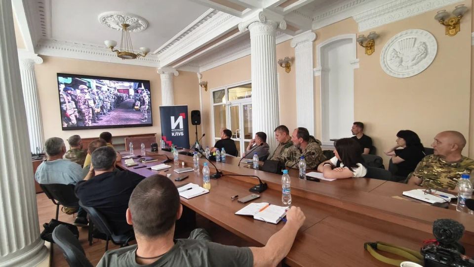 Неизвестная война: в Луганской государственной академии культуры и искусств им. Михаила Матусовского прошел трехдневный семинар «Военная кинодокументалистика» Неизвестная война: в Луганской государственной академии культуры и искусств им. Михаила Матусовского прошел трехдневный семинар «Военная кинодокументалистика»