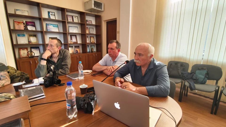 Неизвестная война: в Луганской государственной академии культуры и искусств им. Михаила Матусовского прошел трехдневный семинар «Военная кинодокументалистика» Неизвестная война: в Луганской государственной академии культуры и искусств им. Михаила Матусовского прошел трехдневный семинар «Военная кинодокументалистика»