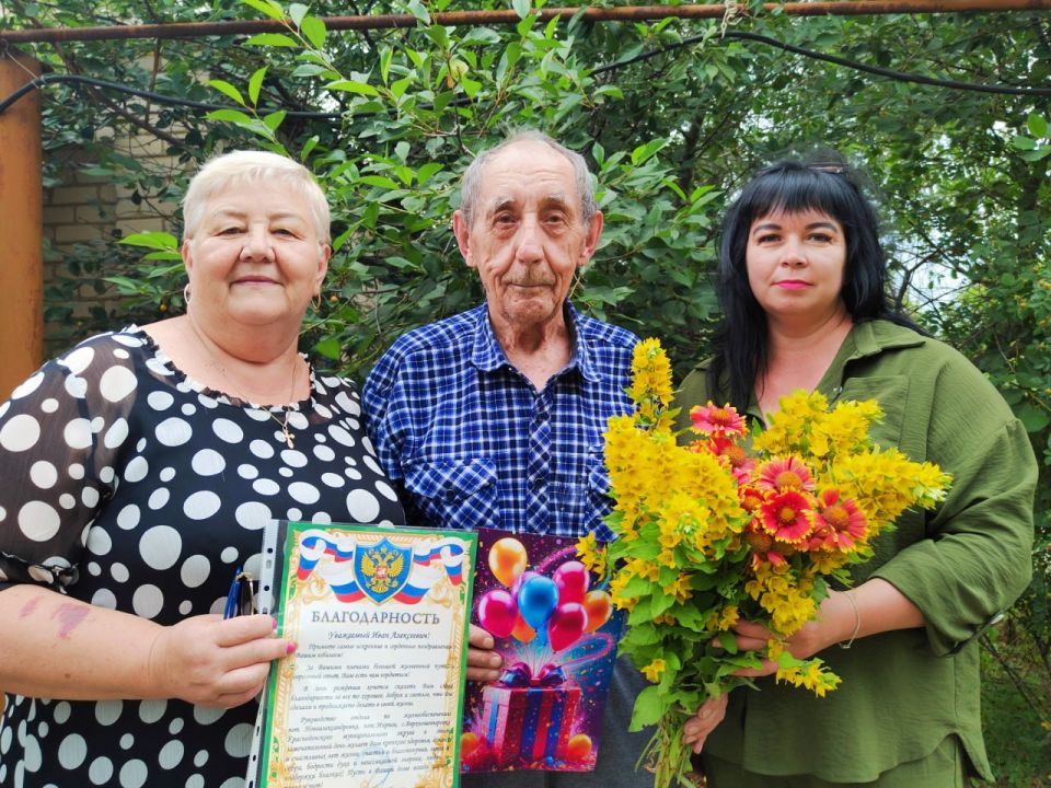 8 июня житель села Верхнешевыревка, Иван Алексеевич Сухоносов, отметил свой 90-летний юбилей 8 июня житель села Верхнешевыревка, Иван Алексеевич Сухоносов, отметил свой 90-летний юбилей