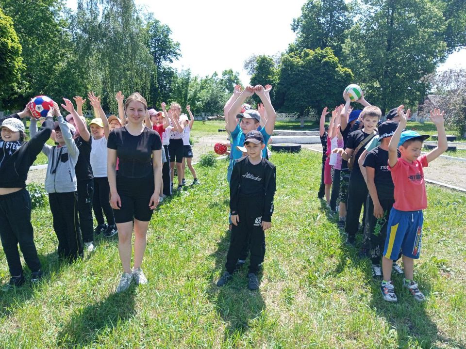 Все обожают лето, ведь это самое яркое и веселое время года Все обожают лето, ведь это самое яркое и веселое время года