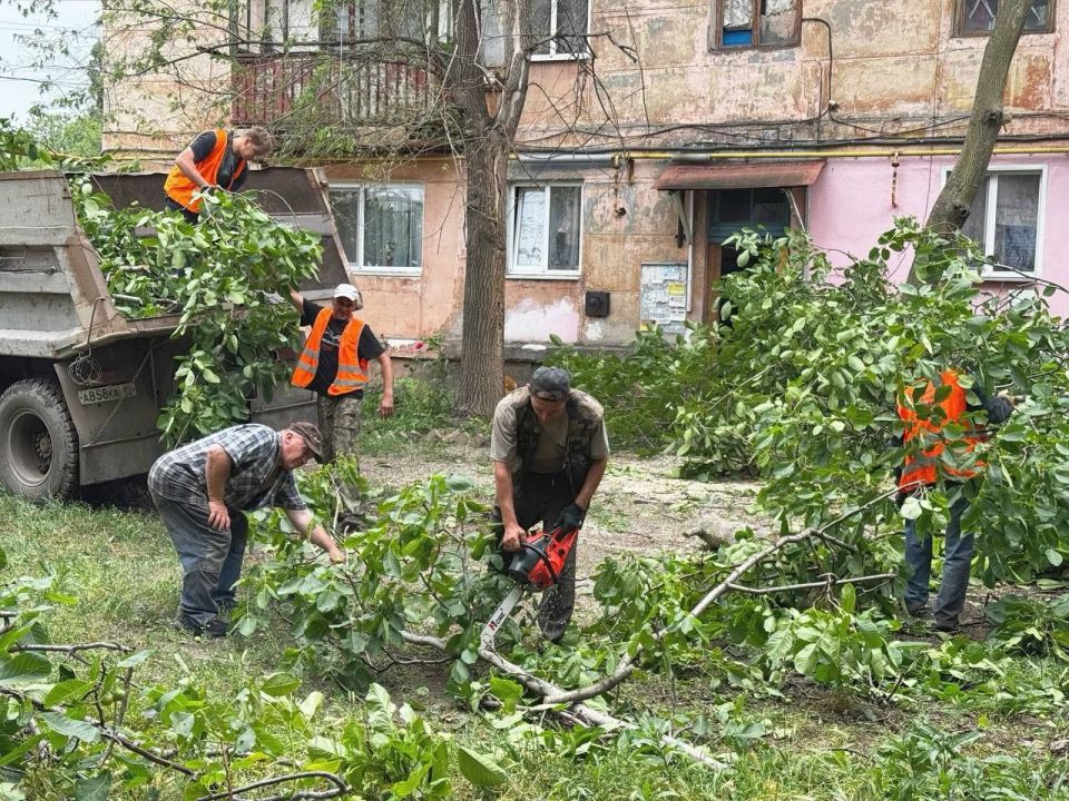 Сергей Колягин: Переменчивая погода не помешала коммунальщикам города Первомайска активно начать первый день короткой рабочей недели с благоустройства общественных пространств и дорожной инфраструктуры Сергей Колягин: Переменчивая погода не помешала коммунальщикам города Первомайска активно начать первый день короткой рабочей недели с благоустройства общественных пространств и дорожной инфраструктуры