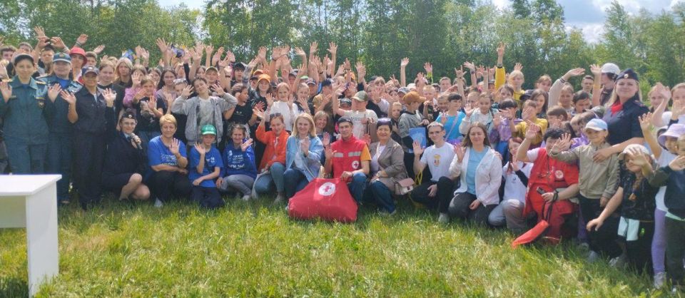 Поезд безопасности прибыл к отдыхающим в Прикамье детям из Северодонецка Поезд безопасности прибыл к отдыхающим в Прикамье детям из Северодонецка