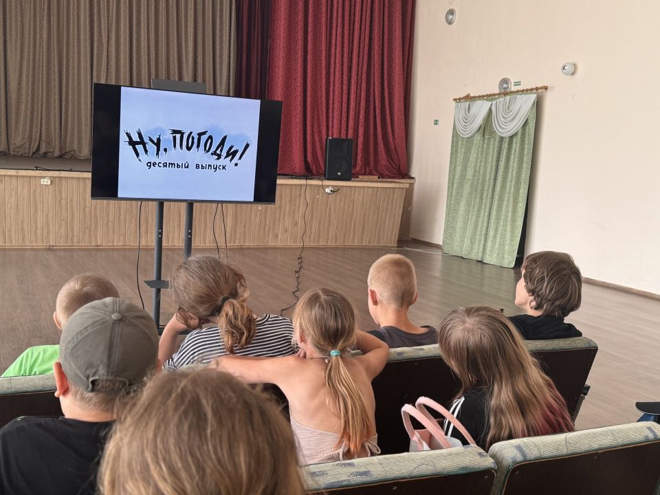 В Благовском сельском Доме культуры для детей летней тематической площадки «Летняя радуга» прошел мультпоказ «В стране мультфильмов» В Благовском сельском Доме культуры для детей летней тематической площадки «Летняя радуга» прошел мультпоказ «В стране мультфильмов»