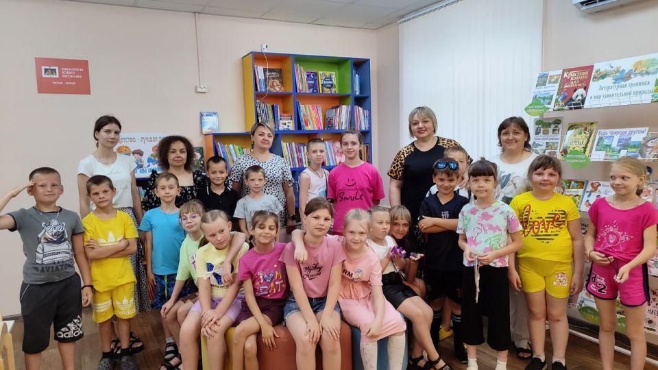 В модельной библиотеке МБУ "АГЦБС" для школьников пришкольной летней тематической площадки "Планета детства" ГБОУ ЛНР "Учебно-воспитательный комплекс № 1" состоялось путешествие «Летние встречи с книгой» В модельной библиотеке МБУ "АГЦБС" для школьников пришкольной летней тематической площадки "Планета детства" ГБОУ ЛНР "Учебно-воспитательный комплекс № 1" состоялось путешествие «Летние встречи с книгой»