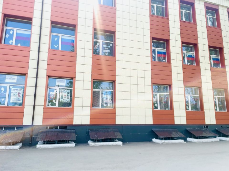 Активисты Брянковской специализированной школы №1, при содействии советника директора по воспитанию Галины Савчук и педагога-организатора Олеси Щербак, приняли участие во Всероссийской акции "Окна России" Активисты Брянковской специализированной школы №1, при содействии советника директора по воспитанию Галины Савчук и педагога-организатора Олеси Щербак, приняли участие во Всероссийской акции "Окна России"
