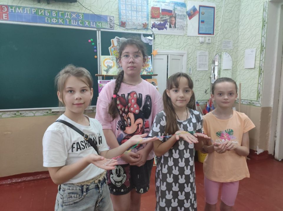 В Красном Луче прошла литературная игра ко Дню друзей В Красном Луче прошла литературная игра ко Дню друзей
