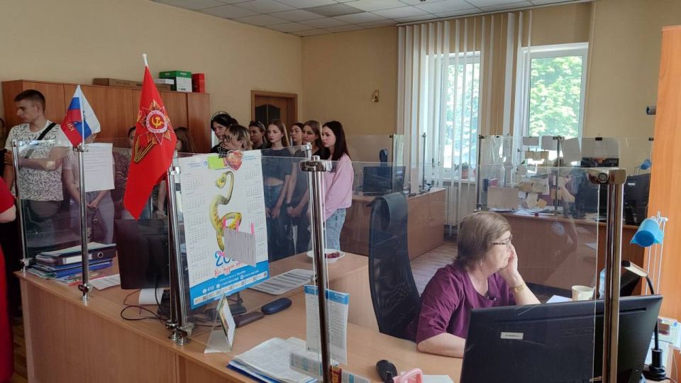 Сотрудники Луганского центра медицины катастроф провели профориентационную экскурсию для будущих юристов Сотрудники Луганского центра медицины катастроф провели профориентационную экскурсию для будущих юристов