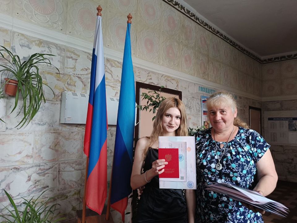 Старт торжественного вручения аттестатов девятиклассникам Старт торжественного вручения аттестатов девятиклассникам
