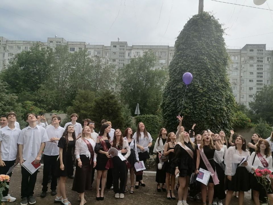 Старт торжественного вручения аттестатов девятиклассникам Старт торжественного вручения аттестатов девятиклассникам
