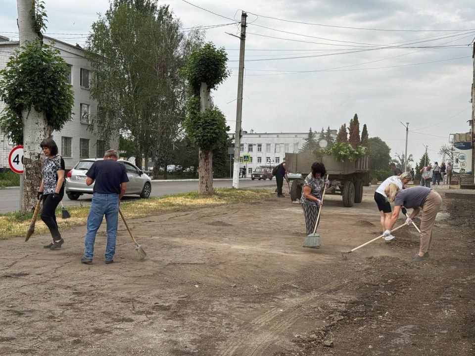 Сергей Колягин: Переменчивая погода не помешала коммунальщикам города Первомайска активно начать первый день короткой рабочей недели с благоустройства общественных пространств и дорожной инфраструктуры Сергей Колягин: Переменчивая погода не помешала коммунальщикам города Первомайска активно начать первый день короткой рабочей недели с благоустройства общественных пространств и дорожной инфраструктуры