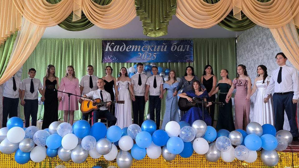 В Ясеновской школе №2 прошел выпускной кадетский бал В Ясеновской школе №2 прошел выпускной кадетский бал