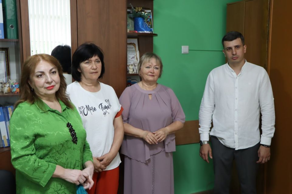 Евгений Бондарь: В преддверии Дня медицинского работника встретился с медиками округа, отметил значимость их работы, поздравил с наступающим профессиональным праздником, поблагодарил за нелегкий, но такой важный труд! Евгений Бондарь: В преддверии Дня медицинского работника встретился с медиками округа, отметил значимость их работы, поздравил с наступающим профессиональным праздником, поблагодарил за нелегкий, но такой важный труд!