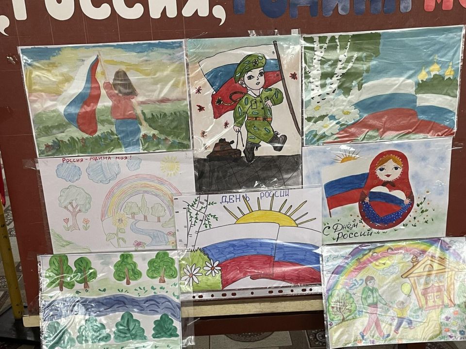 Родина— понятие обширное. Каждый человек в него вкладывает свои мысли, чувства Родина— понятие обширное. Каждый человек в него вкладывает свои мысли, чувства