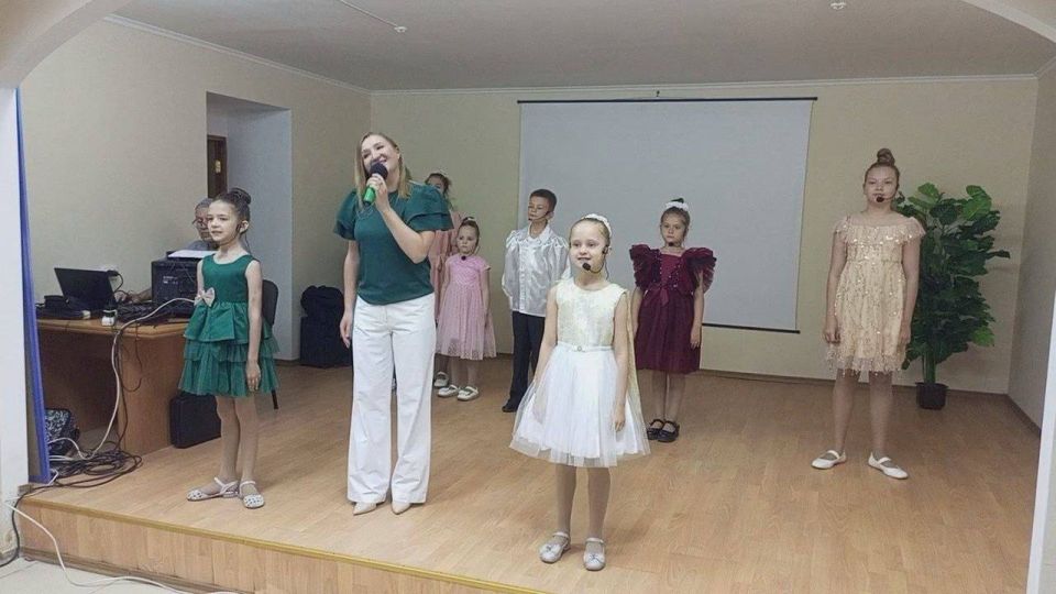 В Алчевской центральной городской многопрофильной больнице состоялось торжественное мероприятие «Ангелы в белых халатах» в честь Дня медицинского работника В Алчевской центральной городской многопрофильной больнице состоялось торжественное мероприятие «Ангелы в белых халатах» в честь Дня медицинского работника