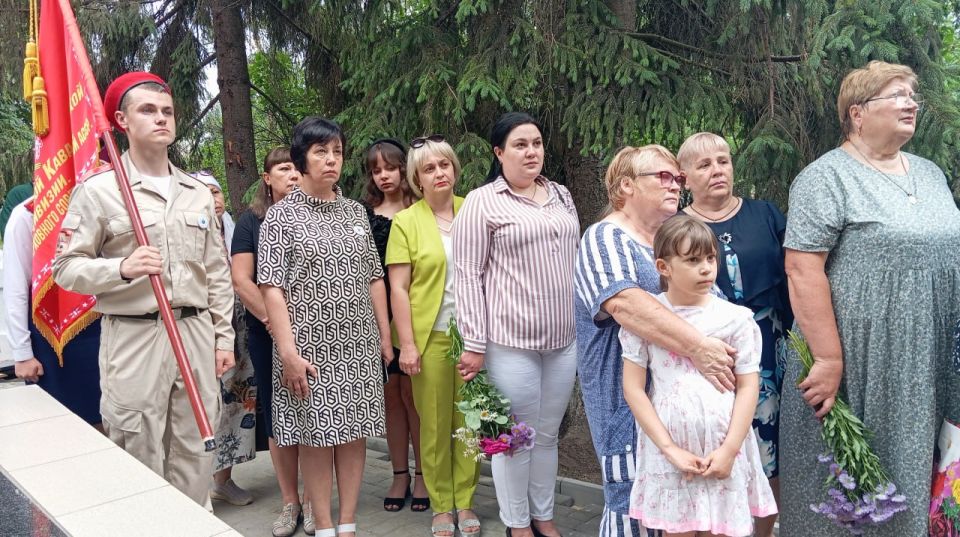 В пгт Штеровка проводят реставрацию Братской могилы советских воинов В пгт Штеровка проводят реставрацию Братской могилы советских воинов