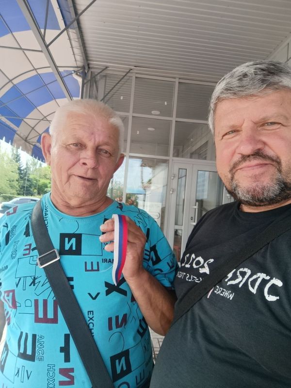 В Луганской дистанции электроснабжения Луганского филиала ФГУП "ЖДН" прошла акция «Российский триколор» В Луганской дистанции электроснабжения Луганского филиала ФГУП "ЖДН" прошла акция «Российский триколор»