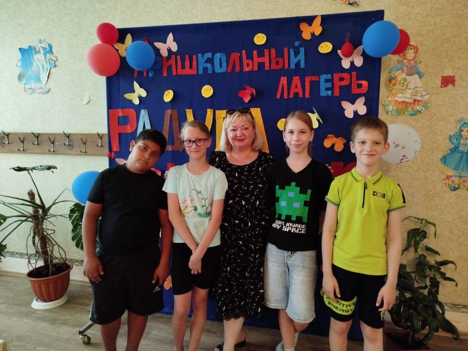 Педагоги Лутугинского Дома творчества принимают участие в работе пришкольных летних площадок Педагоги Лутугинского Дома творчества принимают участие в работе пришкольных летних площадок