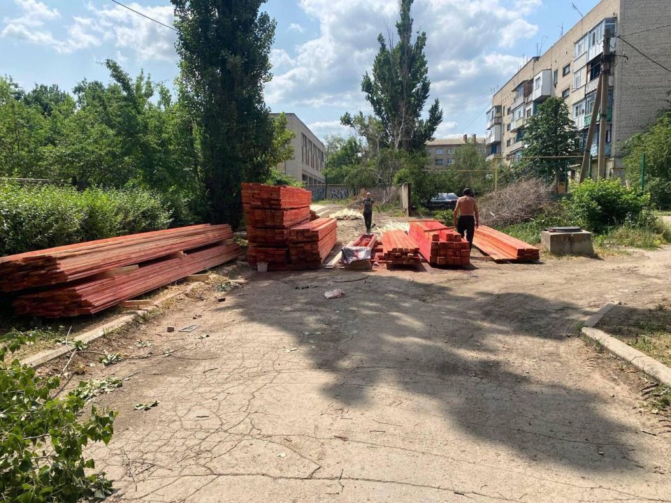 Ульяновцы начали капитальный ремонт многоквартирного дома в Лутугино Ульяновцы начали капитальный ремонт многоквартирного дома в Лутугино