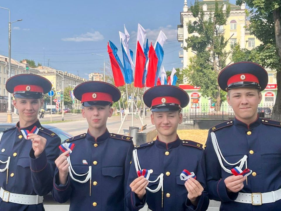 #РодинойГоржусь: Луганск присоединился к всероссийской акции! #РодинойГоржусь: Луганск присоединился к всероссийской акции!