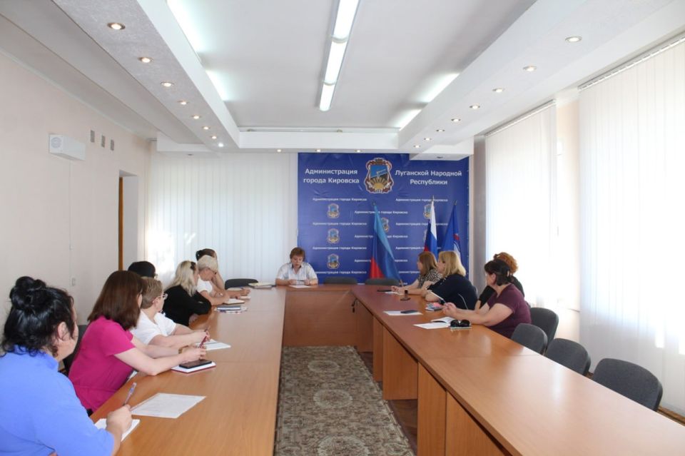 В Администрации городского округа город Кировск Луганской Народной Республики проведен семинар на тему: «Законодательная и нормативно-правовая база организации работы архивов и экспертных комиссий предприятий и организаций»... В Администрации городского округа город Кировск Луганской Народной Республики проведен семинар на тему: «Законодательная и нормативно-правовая база организации работы архивов и экспертных комиссий предприятий и организаций»...