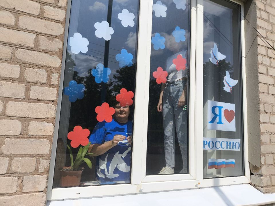 В Зимогорьевской школе прошла акция «Окна России» В Зимогорьевской школе прошла акция «Окна России»