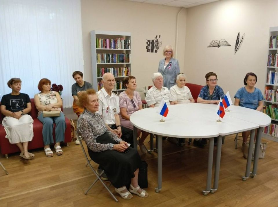 Информационно-патриотический час «Прекрасна ты, моя Россия!» Информационно-патриотический час «Прекрасна ты, моя Россия!»