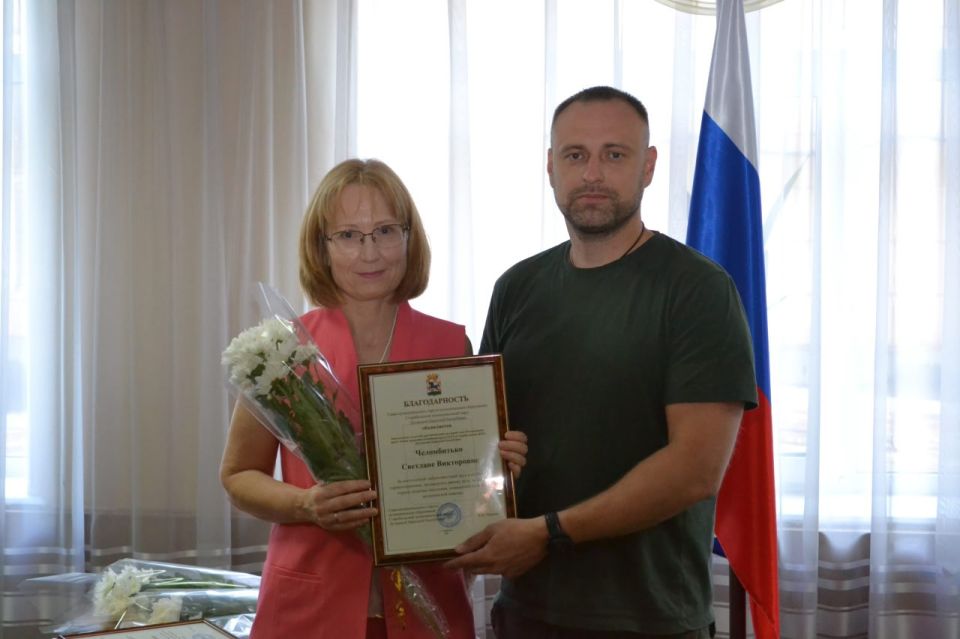 Владимир Чернев: Сегодня, в преддверии празднования Дня медицинского работника мой Первый заместитель, Калиничев Андрей Сергеевич, вручил почётные грамоты медицинским работникам за их многолетний добросовестный труд в... Владимир Чернев: Сегодня, в преддверии празднования Дня медицинского работника мой Первый заместитель, Калиничев Андрей Сергеевич, вручил почётные грамоты медицинским работникам за их многолетний добросовестный труд в...