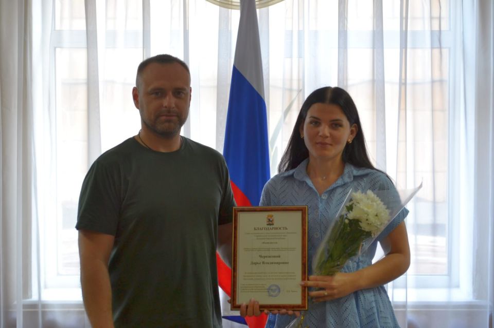 Владимир Чернев: Сегодня, в преддверии празднования Дня медицинского работника мой Первый заместитель, Калиничев Андрей Сергеевич, вручил почётные грамоты медицинским работникам за их многолетний добросовестный труд в... Владимир Чернев: Сегодня, в преддверии празднования Дня медицинского работника мой Первый заместитель, Калиничев Андрей Сергеевич, вручил почётные грамоты медицинским работникам за их многолетний добросовестный труд в...