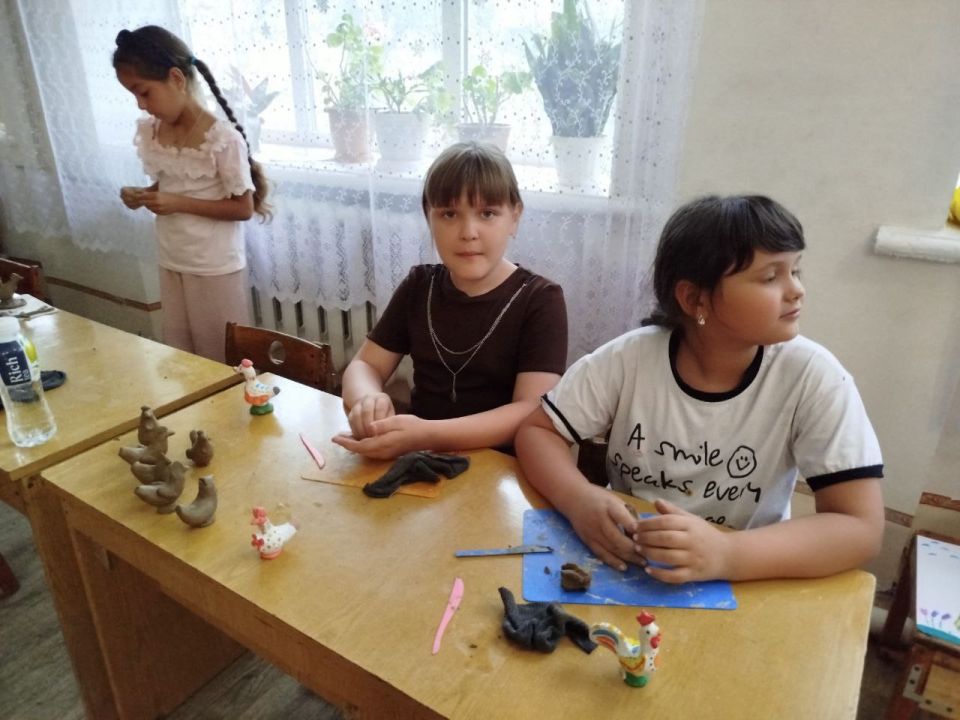 Педагоги Лутугинского Дома творчества принимают участие в работе пришкольных летних площадок Педагоги Лутугинского Дома творчества принимают участие в работе пришкольных летних площадок