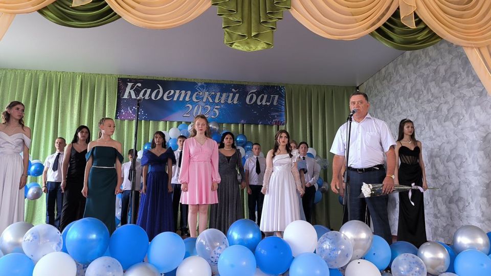 В Ясеновской школе №2 прошел выпускной кадетский бал В Ясеновской школе №2 прошел выпускной кадетский бал