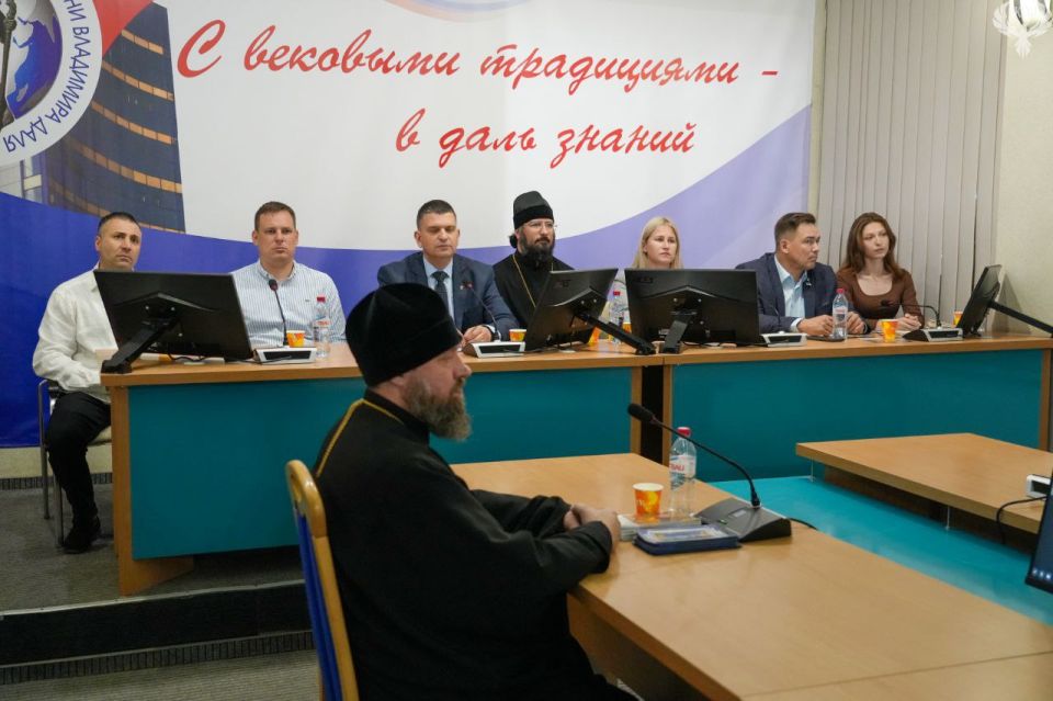 11 июня в ЛГУ им. В. Даля состоялся форум "Православная церковь Украины — инструмент шовинистической политики Киева" 11 июня в ЛГУ им. В. Даля состоялся форум "Православная церковь Украины — инструмент шовинистической политики Киева"