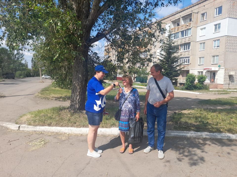 В преддверии Дня России жителей города Петровское поздравили с праздником В преддверии Дня России жителей города Петровское поздравили с праздником
