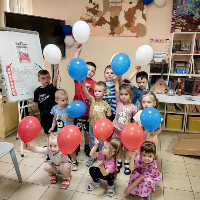 В Чернухинском музее прошло мероприятие «С Россией в сердце» В Чернухинском музее прошло мероприятие «С Россией в сердце»