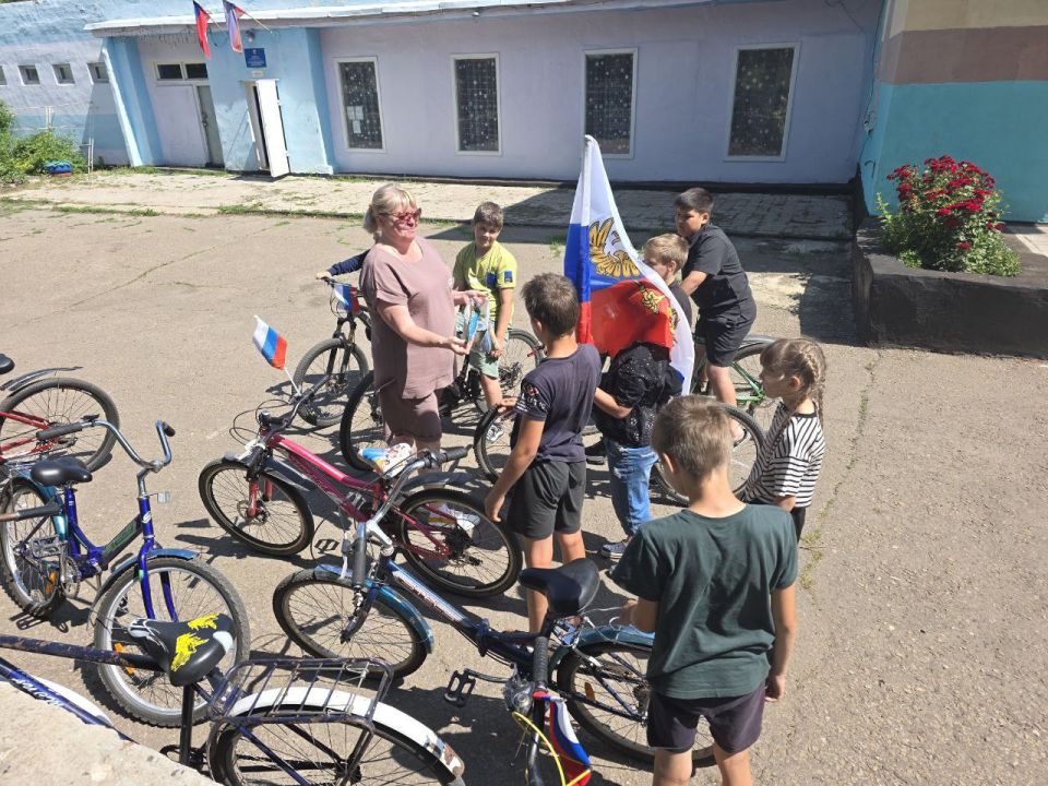 Сегодня в Тимошинском СДК в преддверии праздника 12 июня состоялся велозабег, посвящённый Дню России — важному празднику для каждого гражданина нашей страны Сегодня в Тимошинском СДК в преддверии праздника 12 июня состоялся велозабег, посвящённый Дню России — важному празднику для каждого гражданина нашей страны