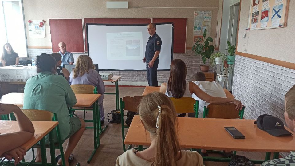 С целью недопущения дорожно-транспортных происшествий с участием несовершеннолетних города Ровеньки на пгт Пролетарский и пгт Ясеновский состоялись профилактические мероприятия с родителями и обучающимися образовательных... С целью недопущения дорожно-транспортных происшествий с участием несовершеннолетних города Ровеньки на пгт Пролетарский и пгт Ясеновский состоялись профилактические мероприятия с родителями и обучающимися образовательных...