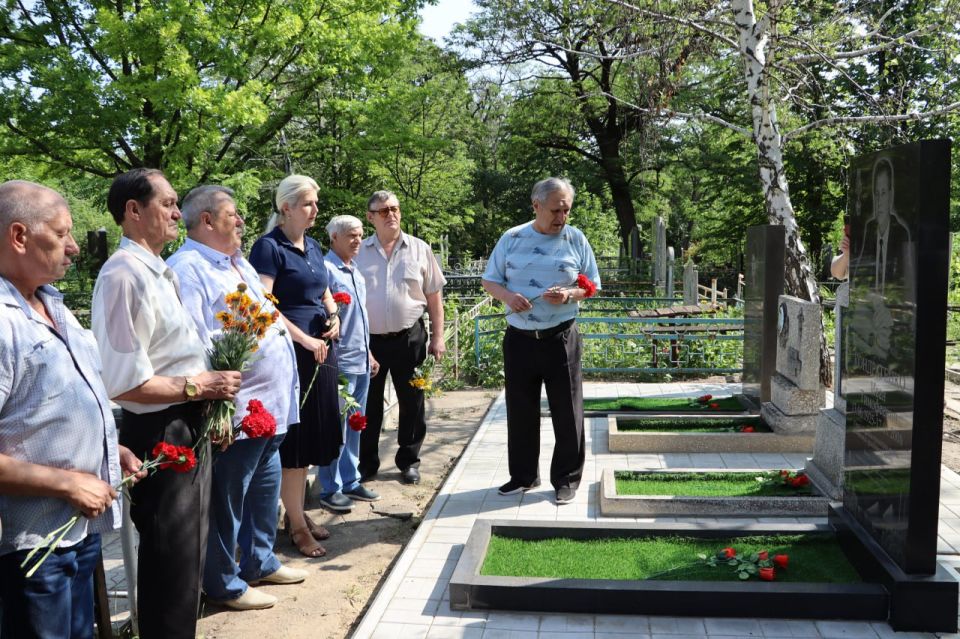 В Стаханове почтили память Ивана Тимофеевича Кондратенко В Стаханове почтили память Ивана Тимофеевича Кондратенко