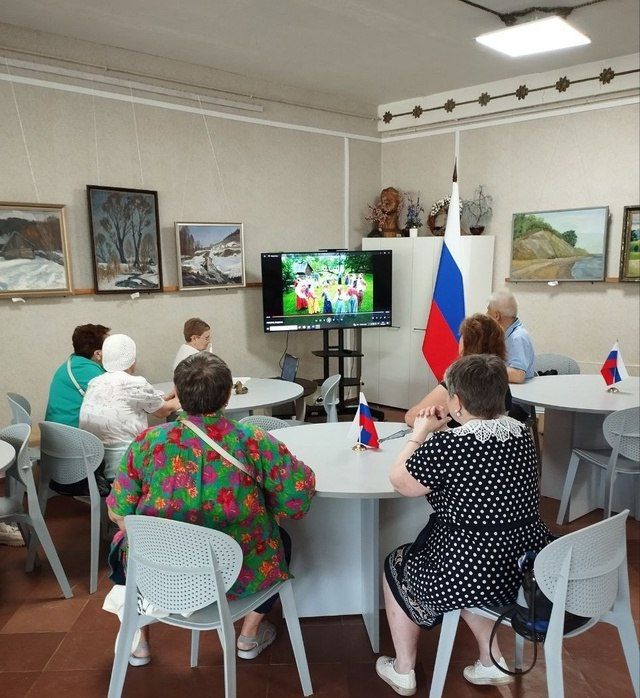 В Кировском историко-художественном музее состоялась образовательная программа «Россия - славная наша держава», посвященная Дню России В Кировском историко-художественном музее состоялась образовательная программа «Россия - славная наша держава», посвященная Дню России