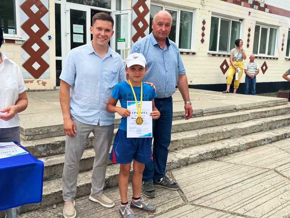 При поддержке «ЕДИНОЙ РОССИИ» в Станице Луганской прошло соревнование по легкоатлетическому кроссу ко Дню России При поддержке «ЕДИНОЙ РОССИИ» в Станице Луганской прошло соревнование по легкоатлетическому кроссу ко Дню России