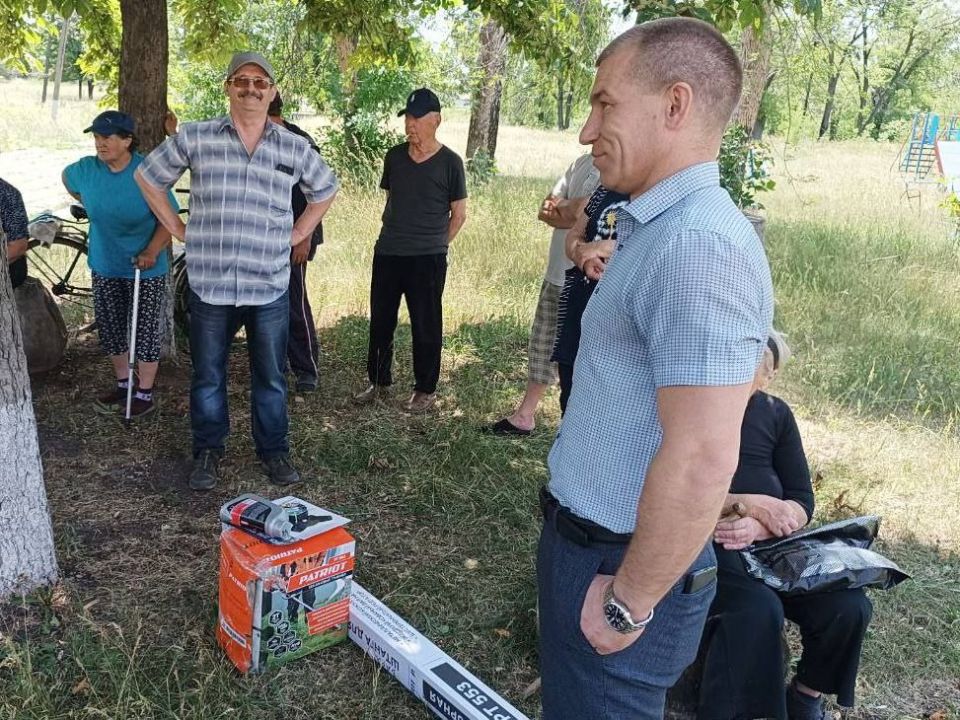 Сергей Колягин: На личном приеме, который состоялся 4 июня, принимал коллектив жителей поселка Родина и поселка Золотое Сергей Колягин: На личном приеме, который состоялся 4 июня, принимал коллектив жителей поселка Родина и поселка Золотое